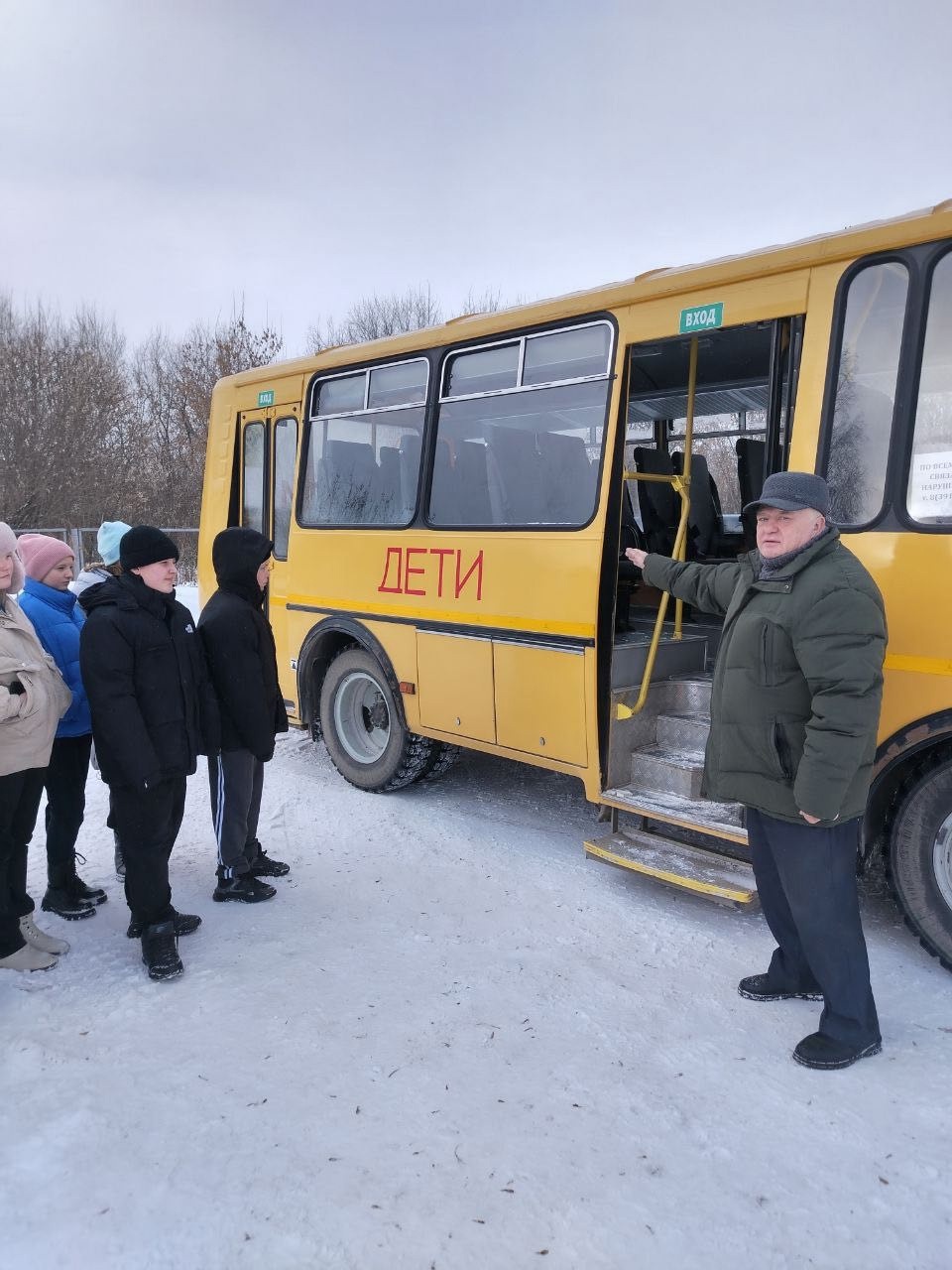 Наши ребята вышли с каникул и самое время напомнить им правила дорожного движения.